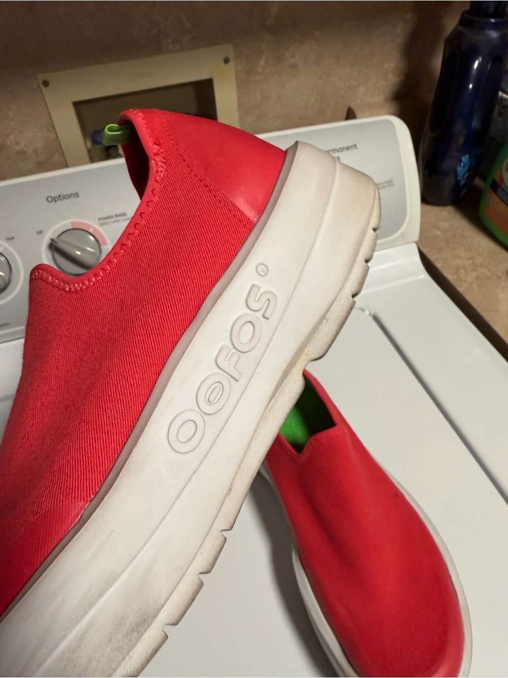 OOFOS Woman’s OOMG Eezee Slip on low Top recovery Shoe size 9 - Picture 9 of 9